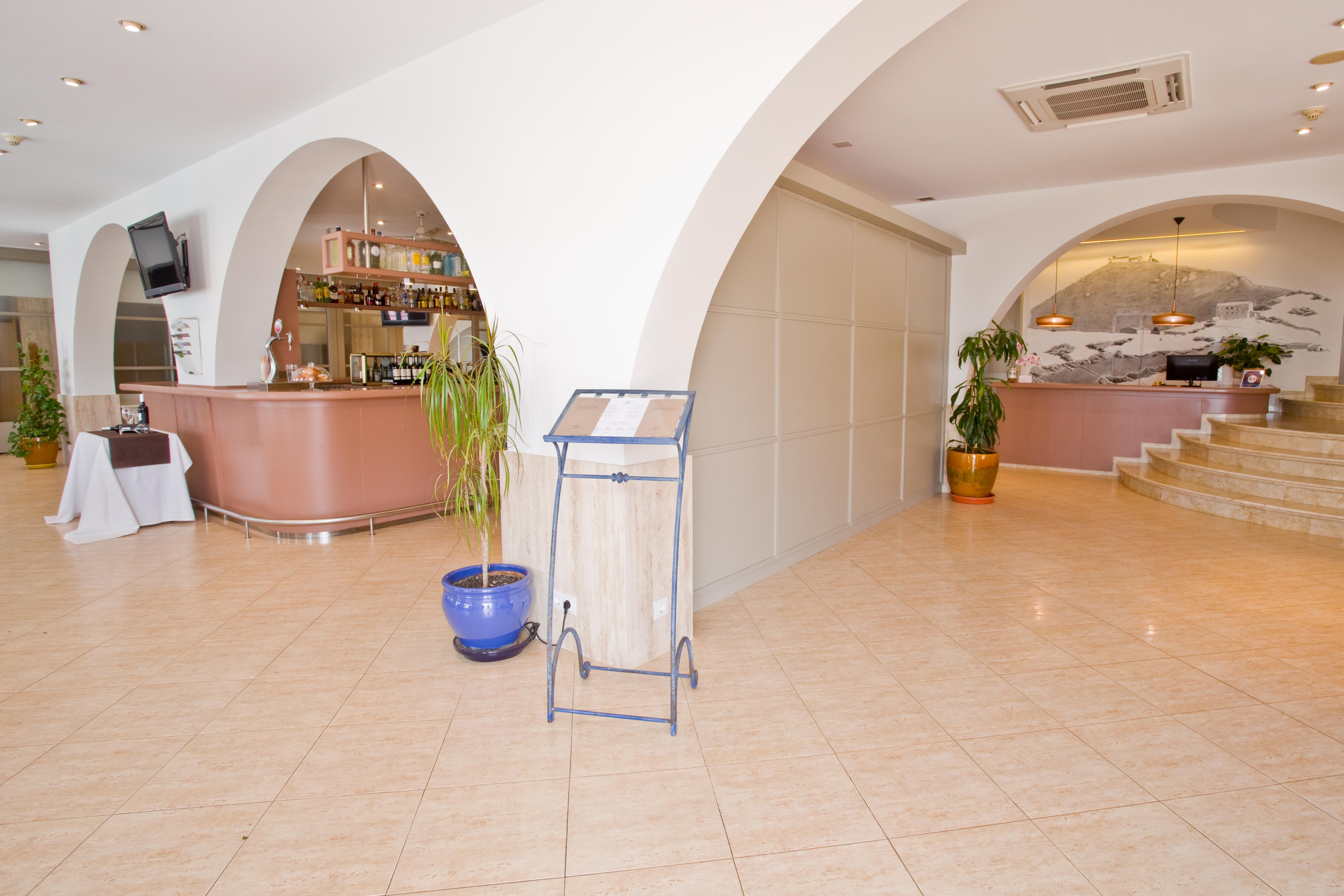 Hotel Jeni & Restaurant Es Mercadal Esterno foto